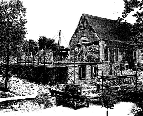 Construction work during the 1922 expansion